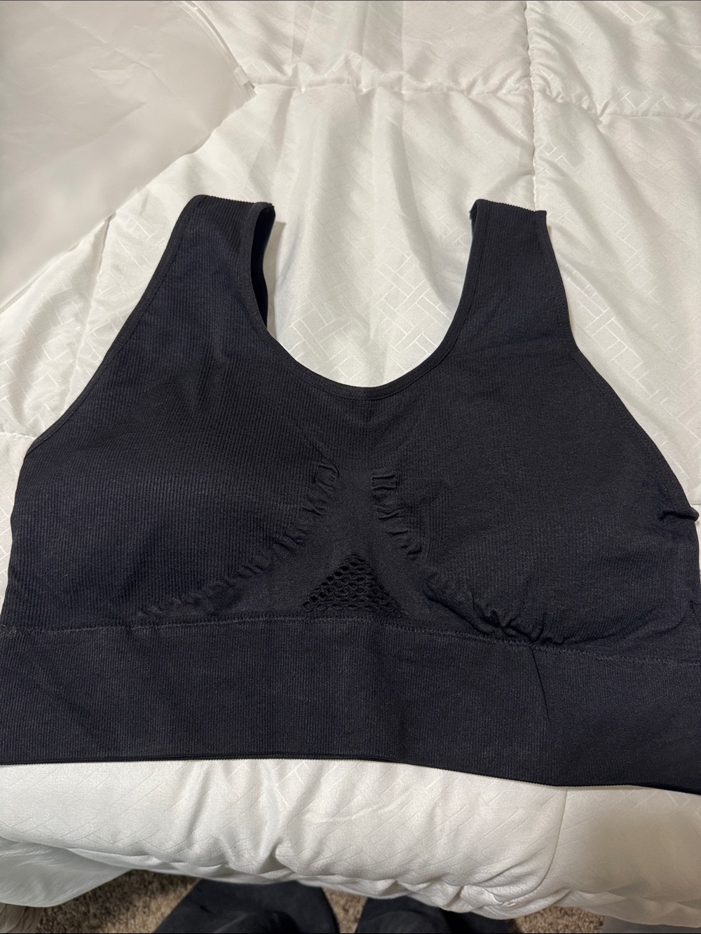 Seamless Black Scoop-Back Sports Bra